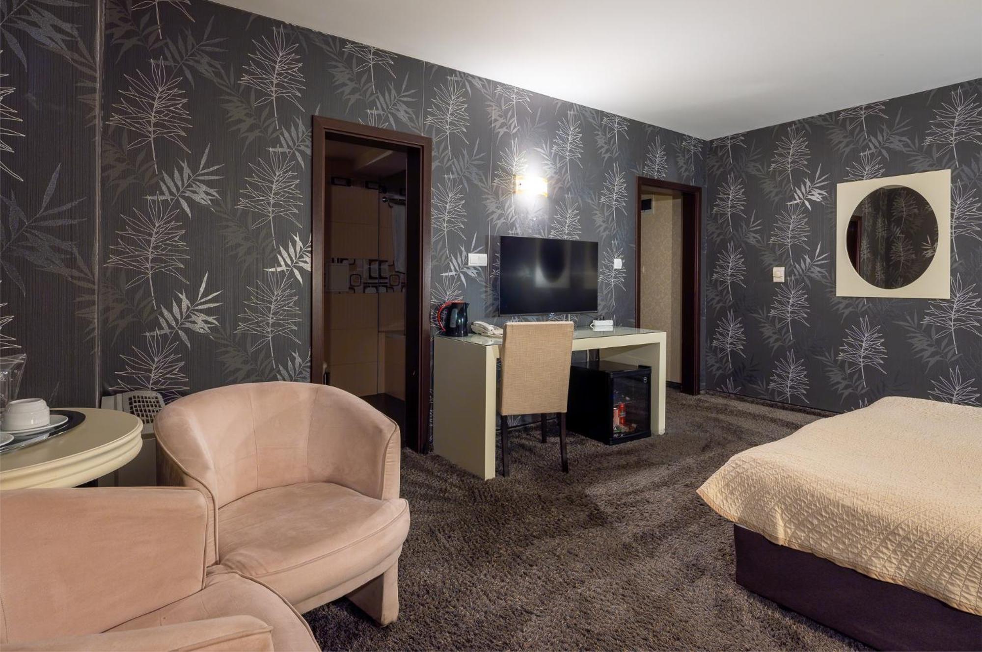 Hotel Concorde Veliko Tărnovo Exteriör bild