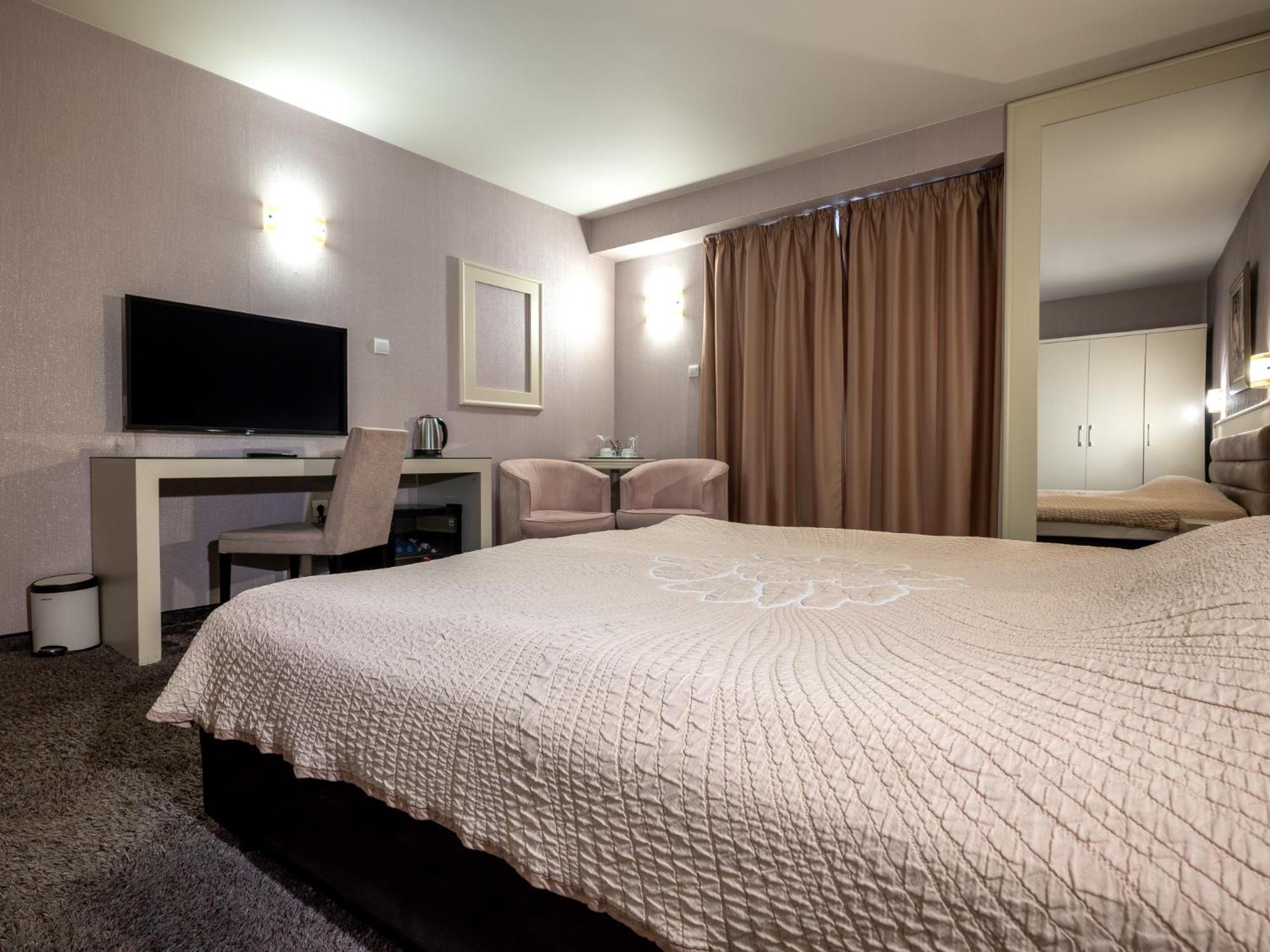 Hotel Concorde Veliko Tărnovo Exteriör bild