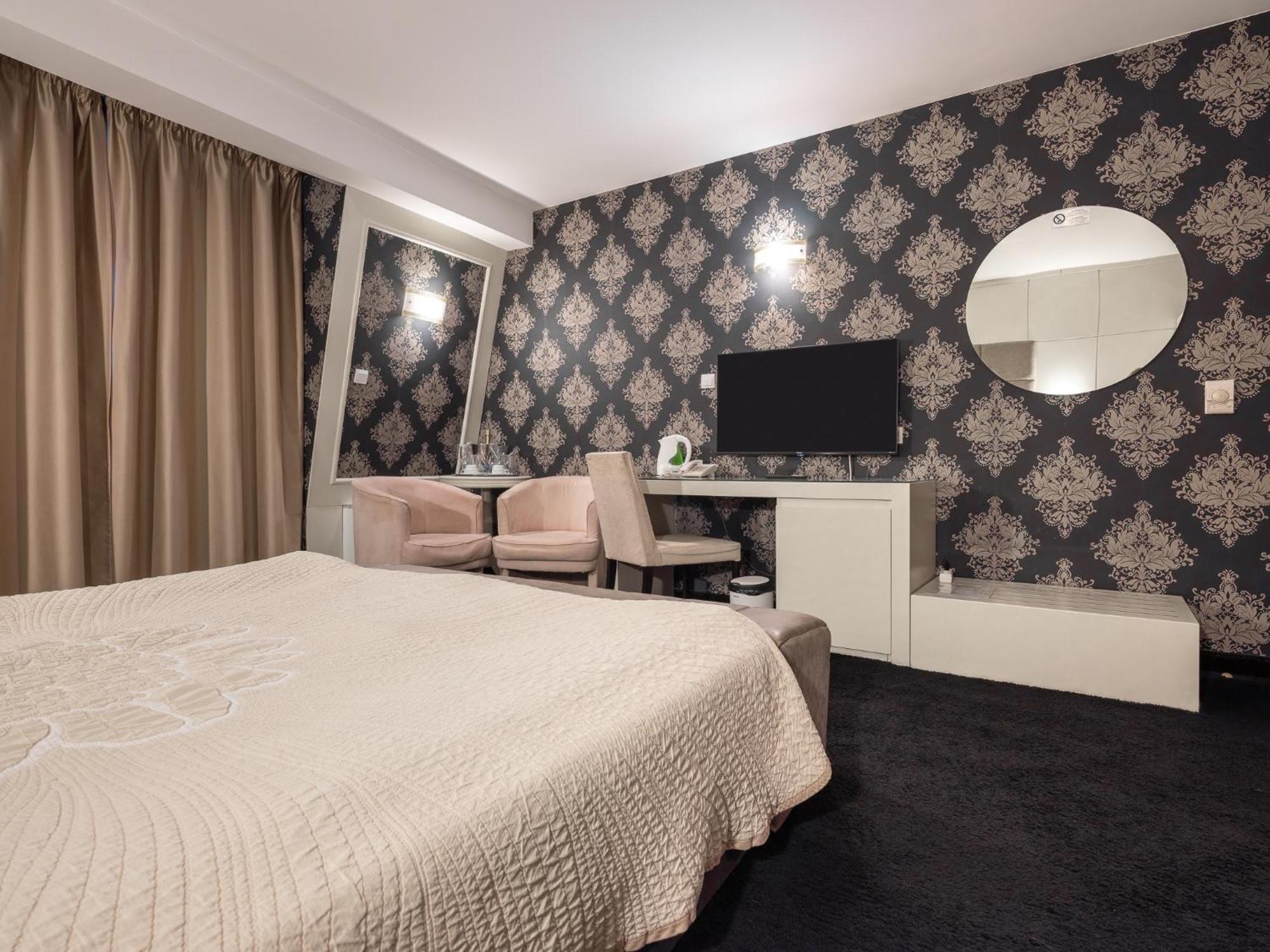 Hotel Concorde Veliko Tărnovo Exteriör bild
