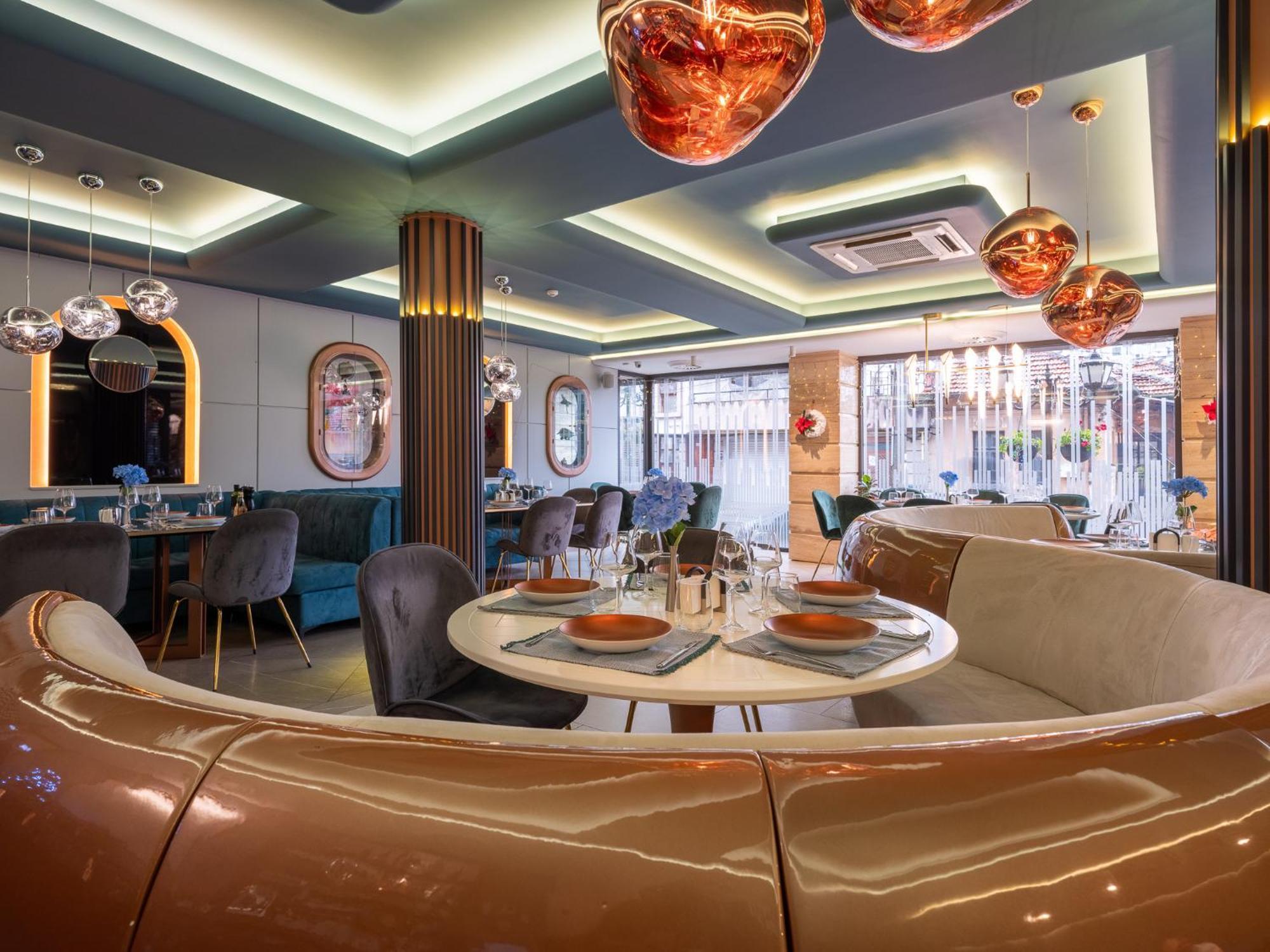 Hotel Concorde Veliko Tărnovo Exteriör bild