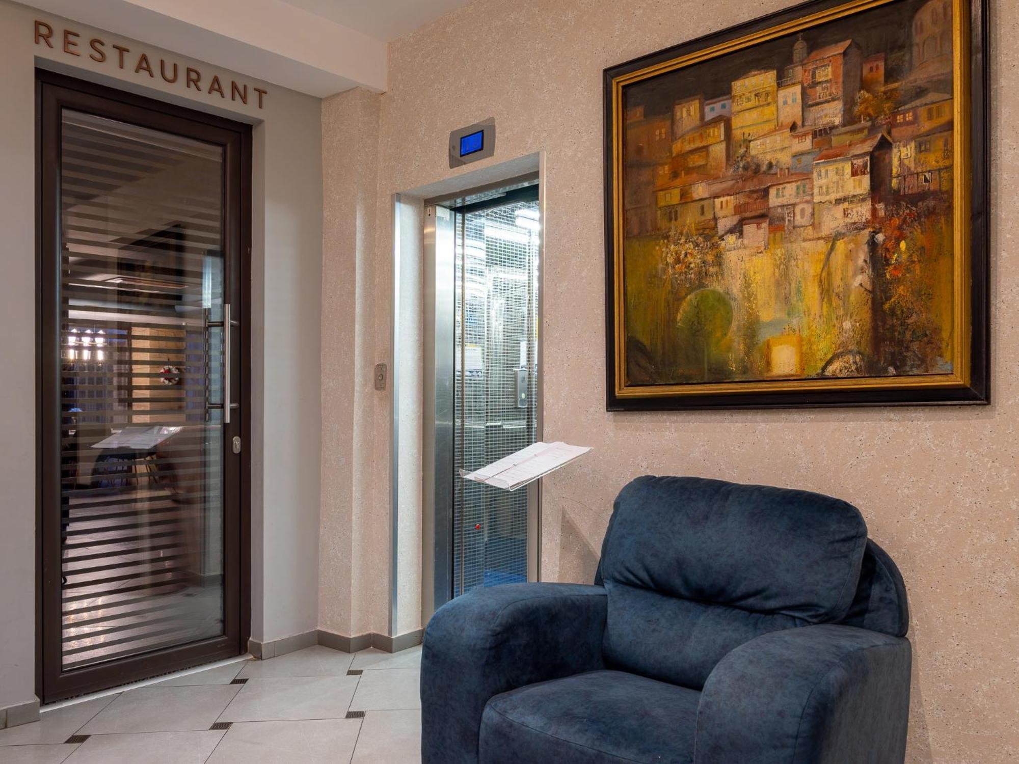 Hotel Concorde Veliko Tărnovo Exteriör bild