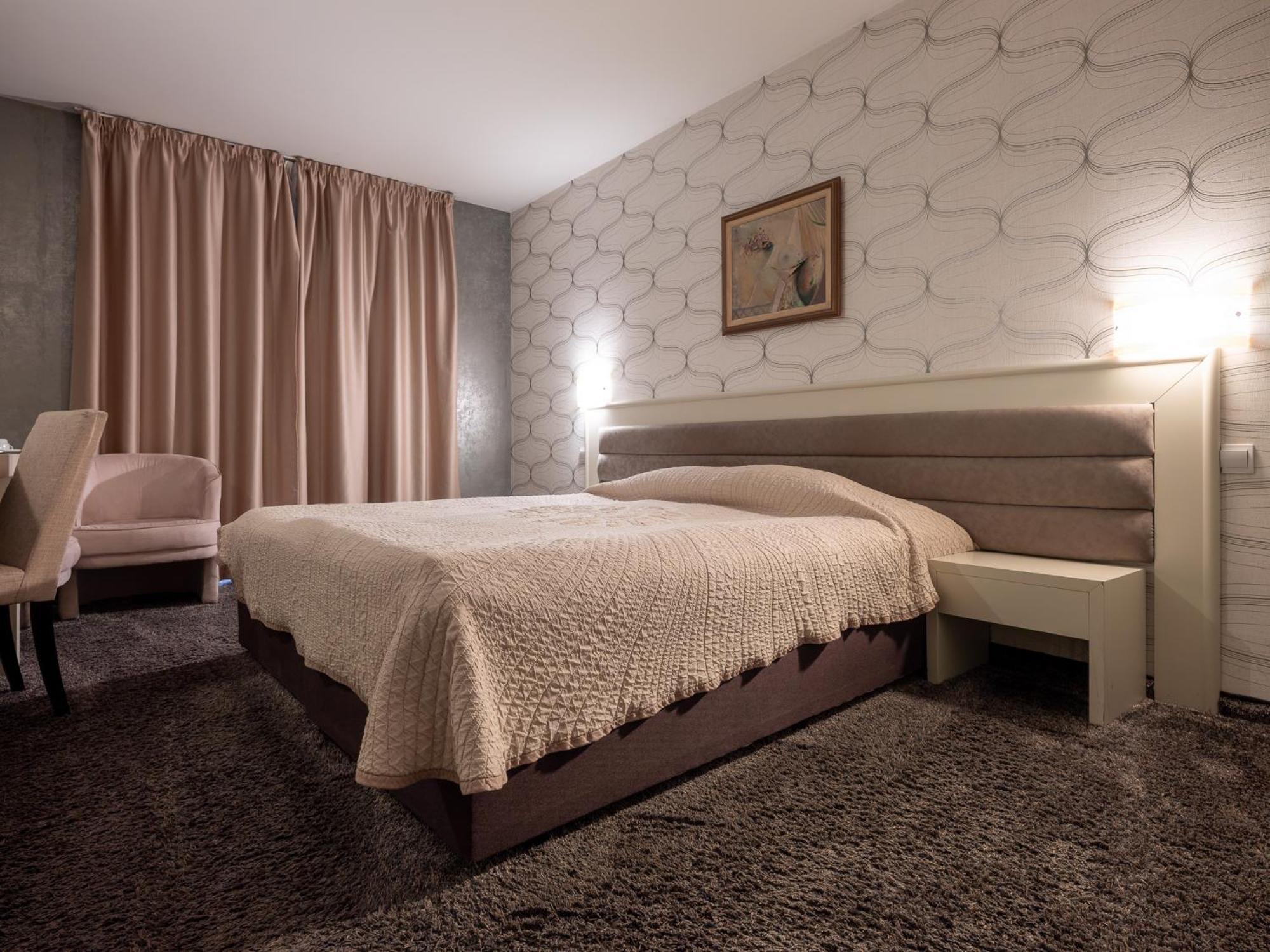 Hotel Concorde Veliko Tărnovo Exteriör bild