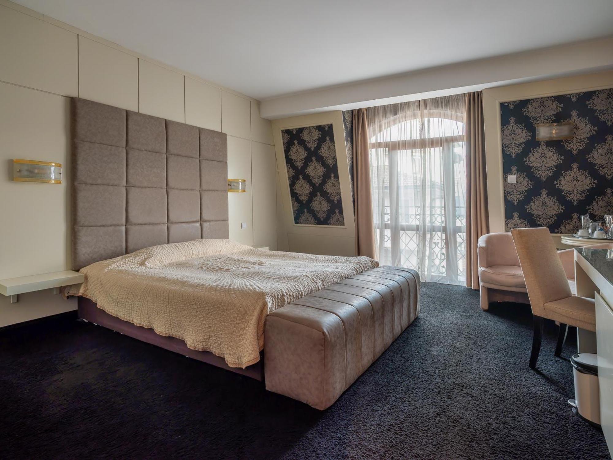 Hotel Concorde Veliko Tărnovo Exteriör bild