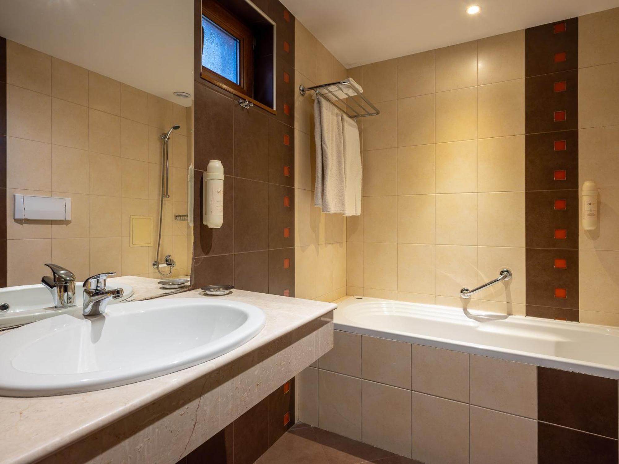 Hotel Concorde Veliko Tărnovo Exteriör bild