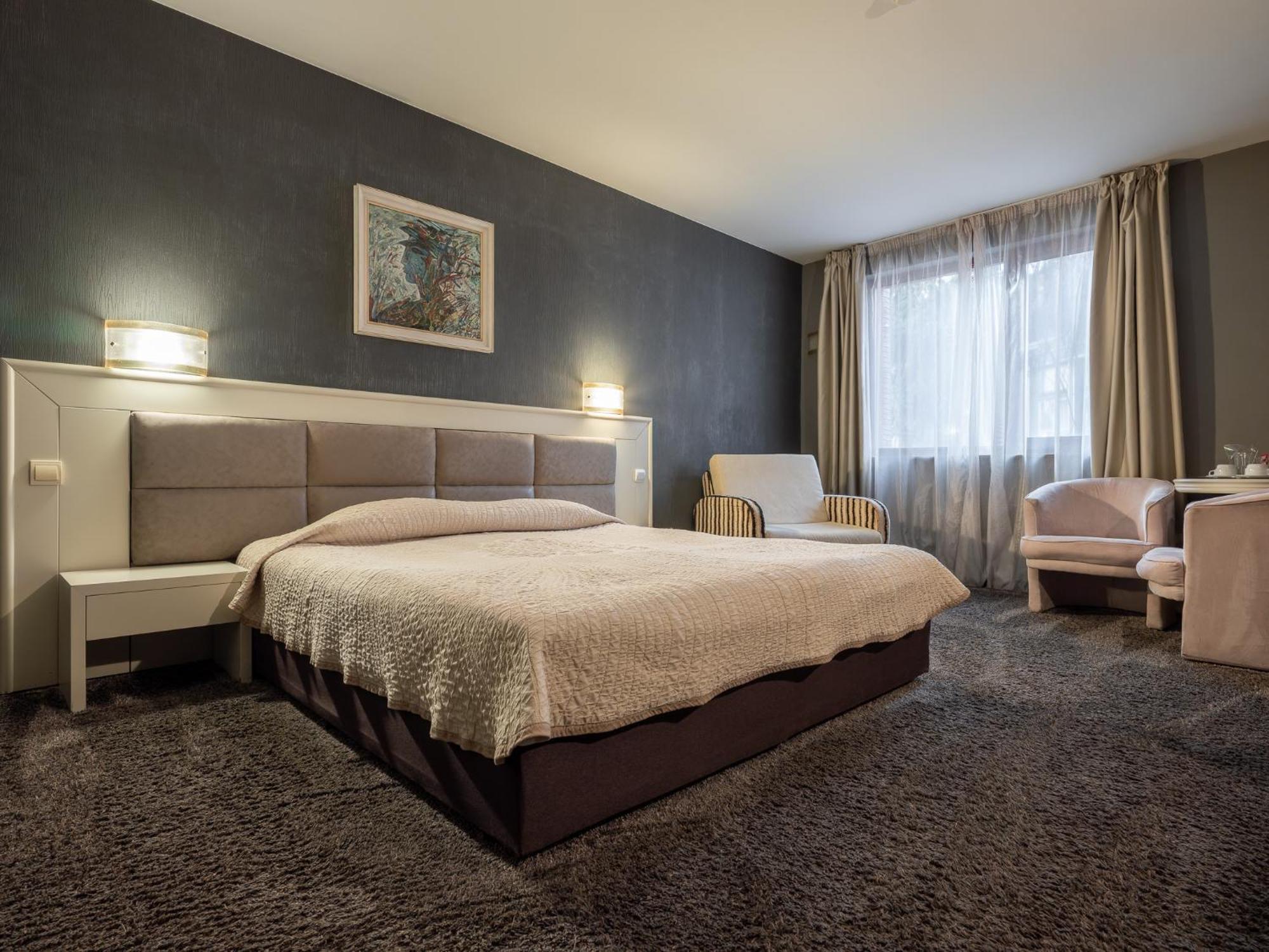 Hotel Concorde Veliko Tărnovo Exteriör bild