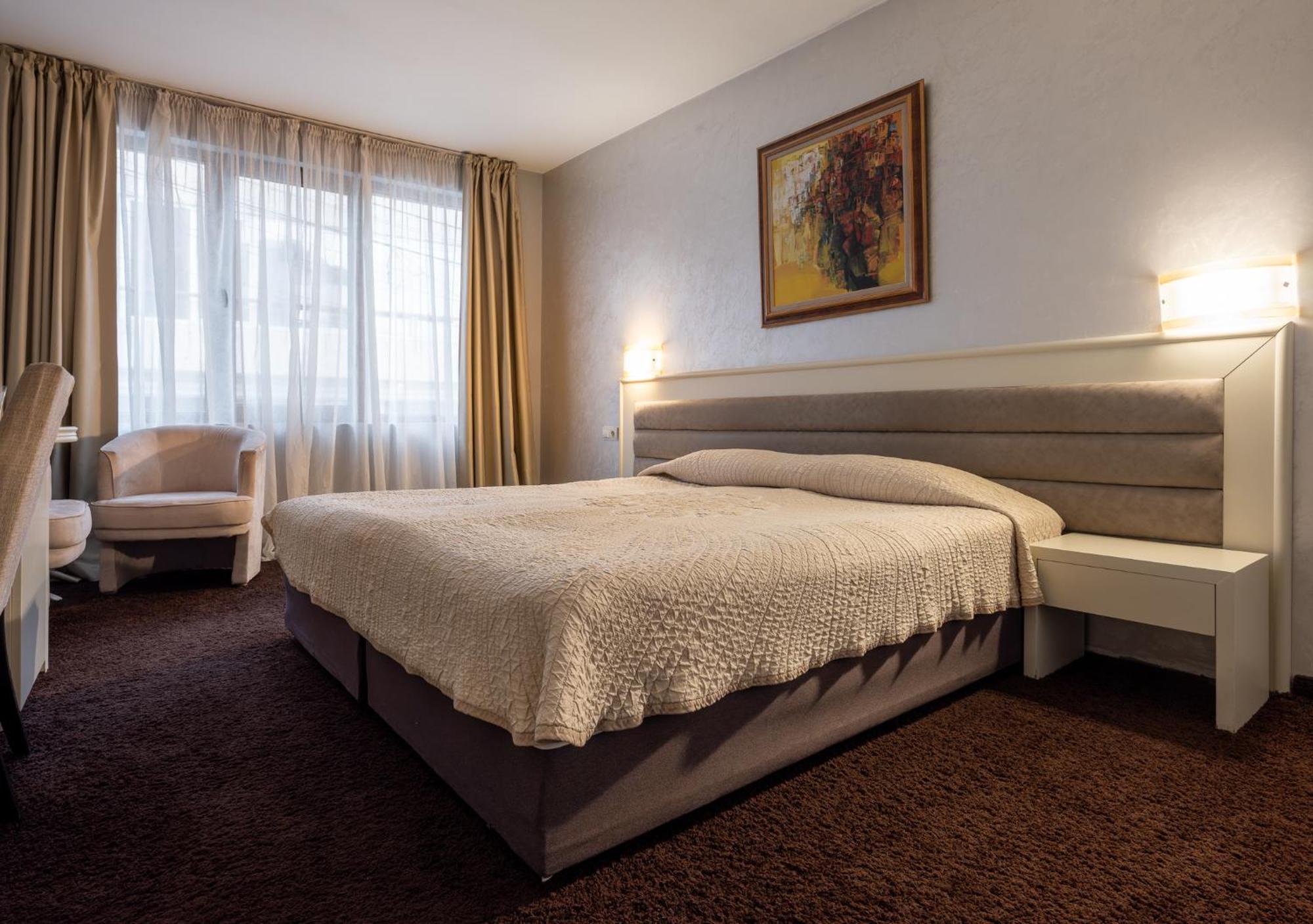 Hotel Concorde Veliko Tărnovo Exteriör bild