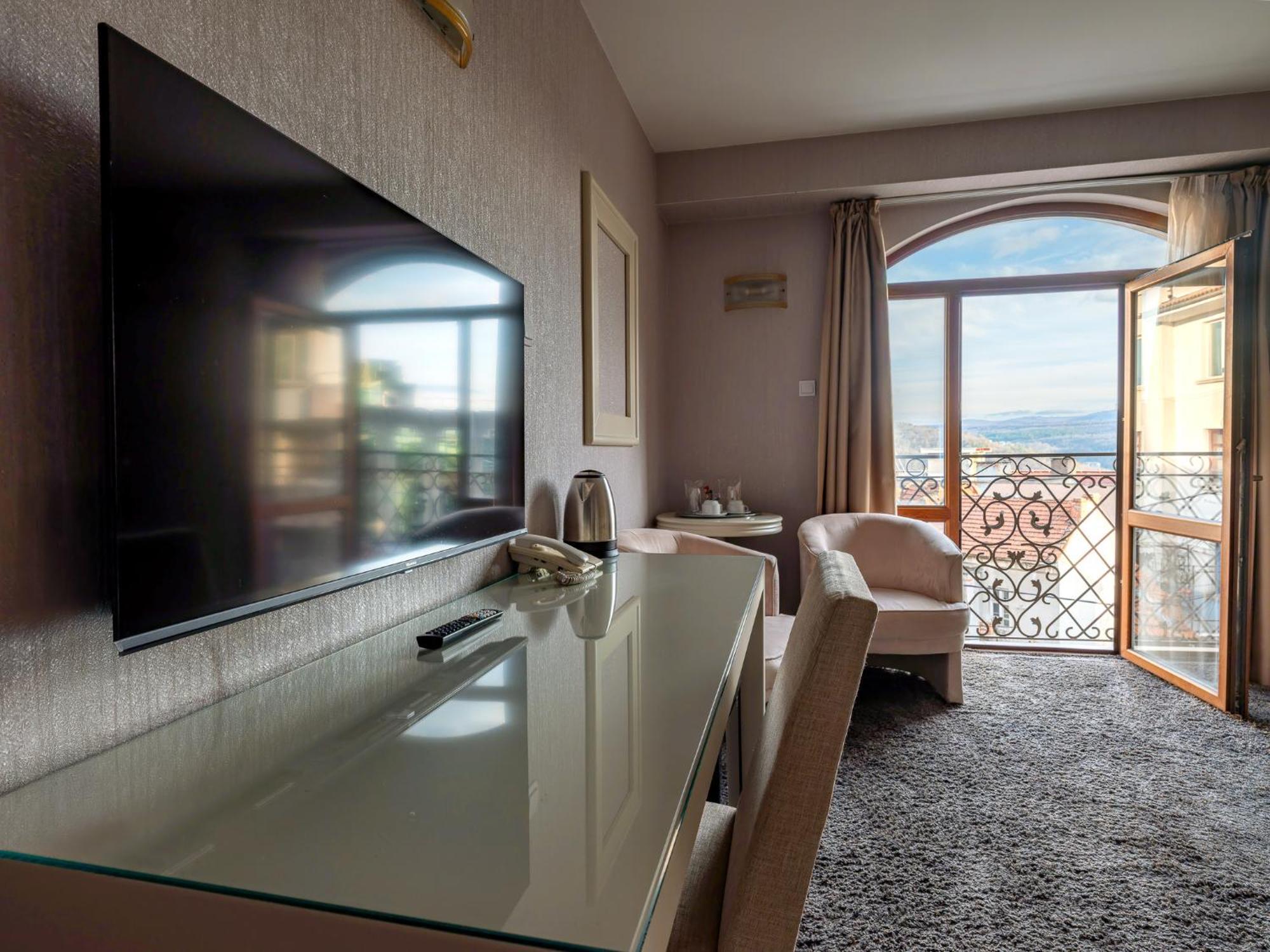 Hotel Concorde Veliko Tărnovo Exteriör bild